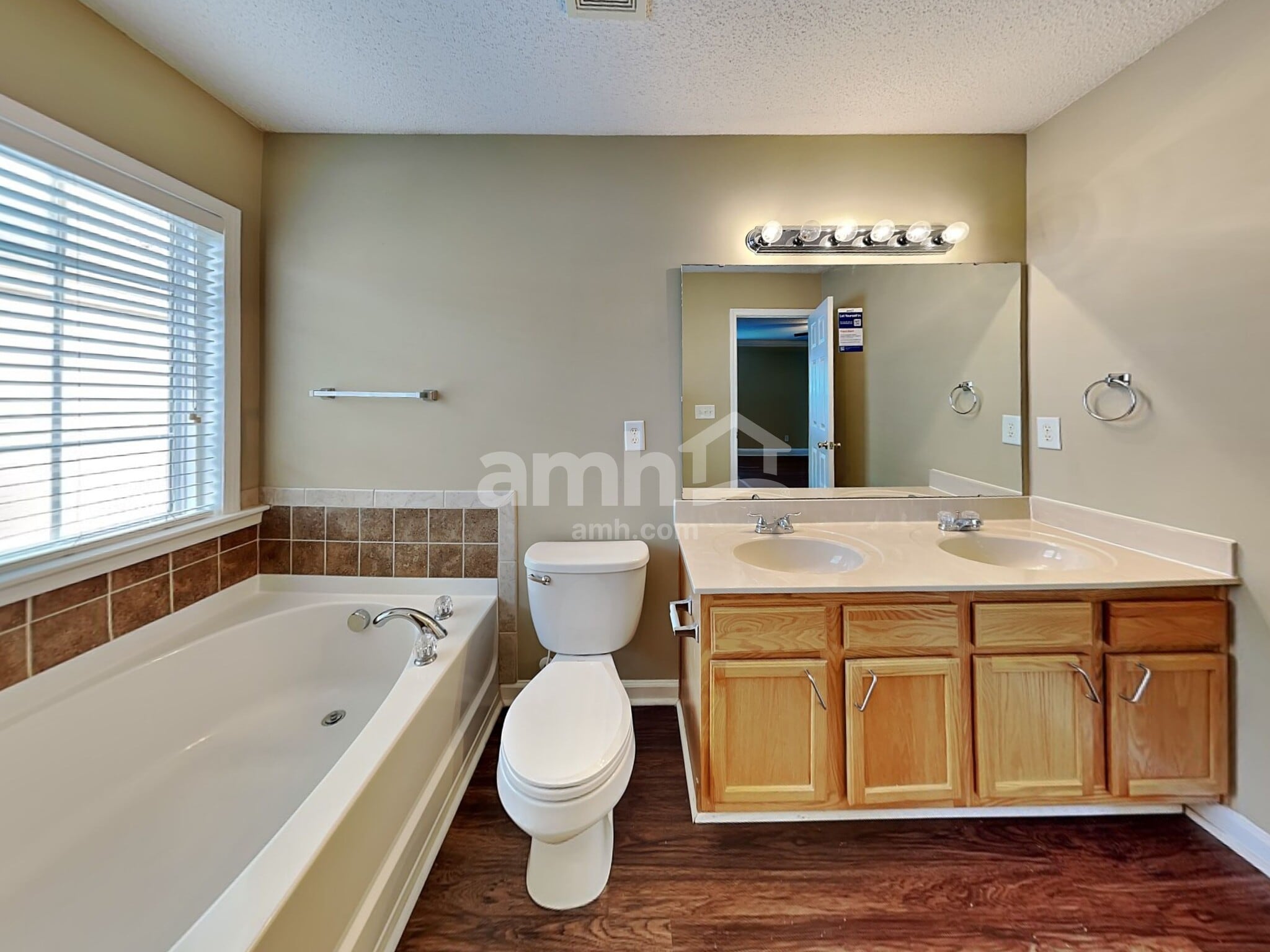 Building Photo - 211 Coalyard Dr