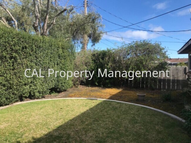 Building Photo - South Salinas 3 Bedroom, 2 Bath Home