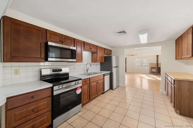 Building Photo - 120 Obtuse Hill Rd