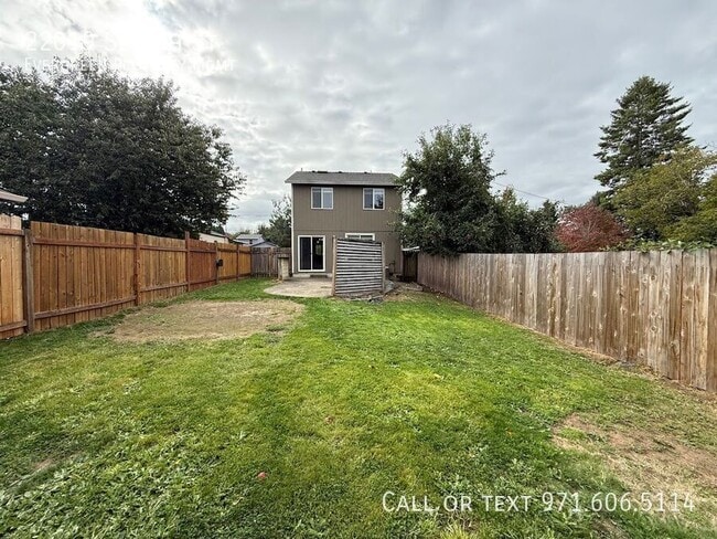 Building Photo - 22019 SE Ash St