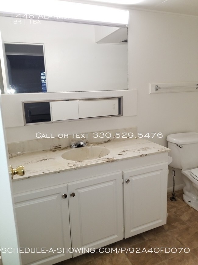 Building Photo - 1448 Alphada Ave