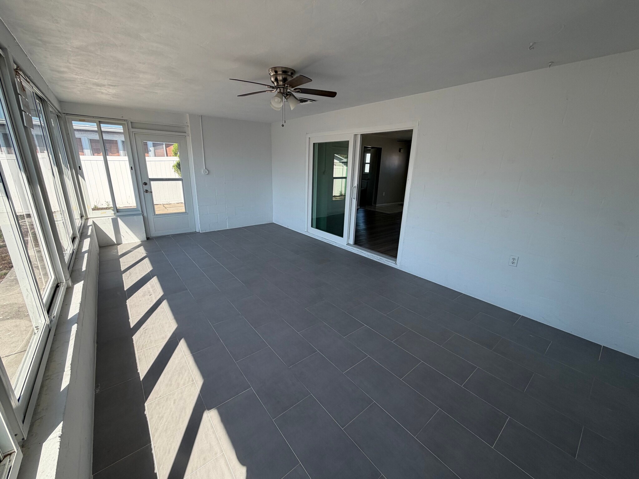 Building Photo - 7520 Hawthorn Dr