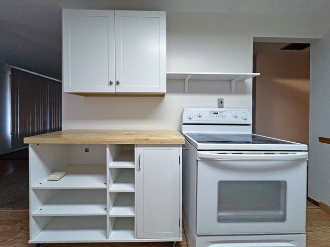 Building Photo - Adorable Three Bedrooom in Edgewood