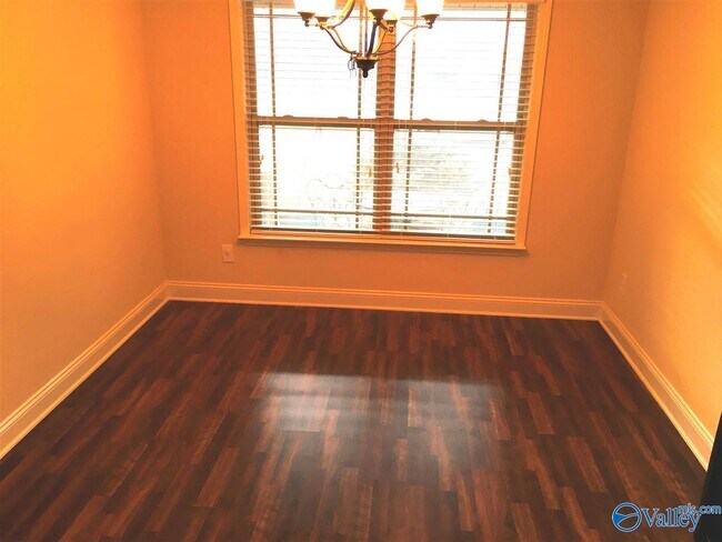 Building Photo - 303 Healey Dr