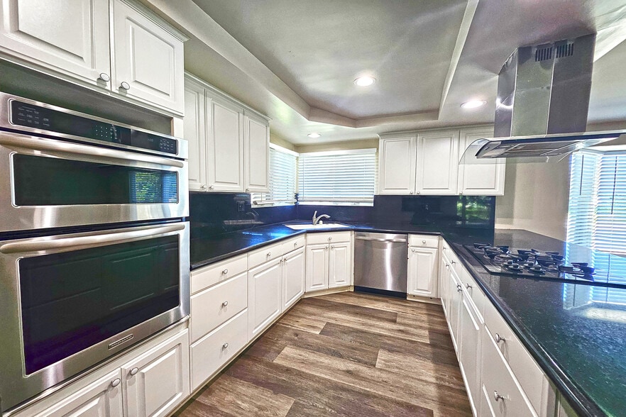 Building Photo - 23526 Dolorosa St