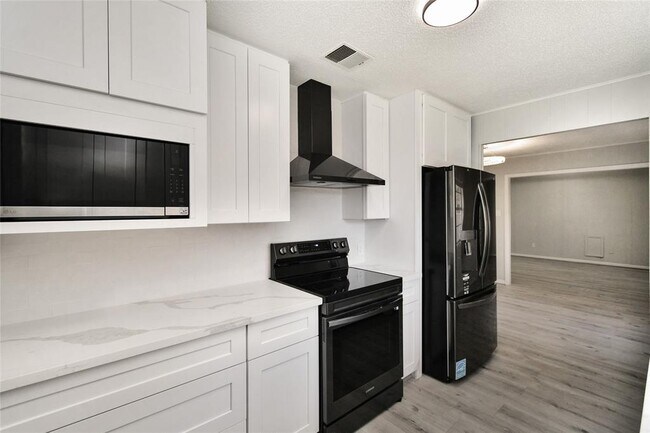 Building Photo - 1504 Holly Cir