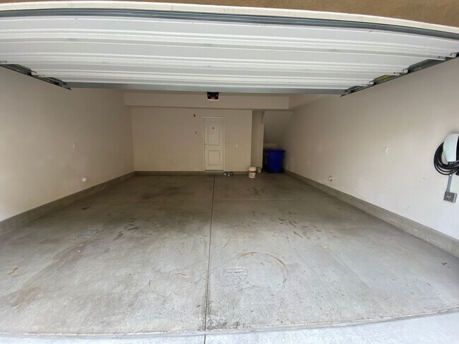 Building Photo - 3 bed, 3.5bath wihtin The Pacific Ridge Community in Oceanside