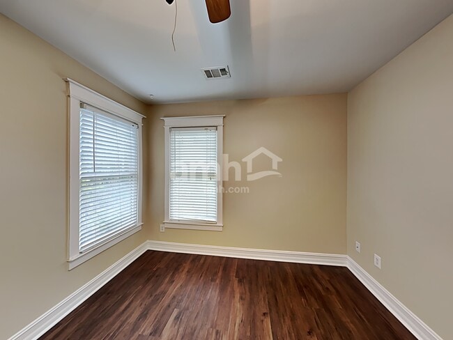 Building Photo - 145 Memory Ln