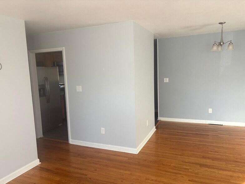 Building Photo - 839 Pyrtle Dr