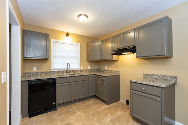 Building Photo - Pet-Friendly 3BR with Bonus Room, Deck & G...
