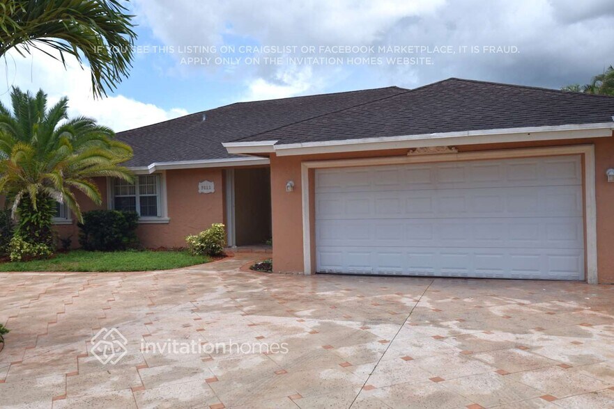 Building Photo - 9811 SW 13th Ct