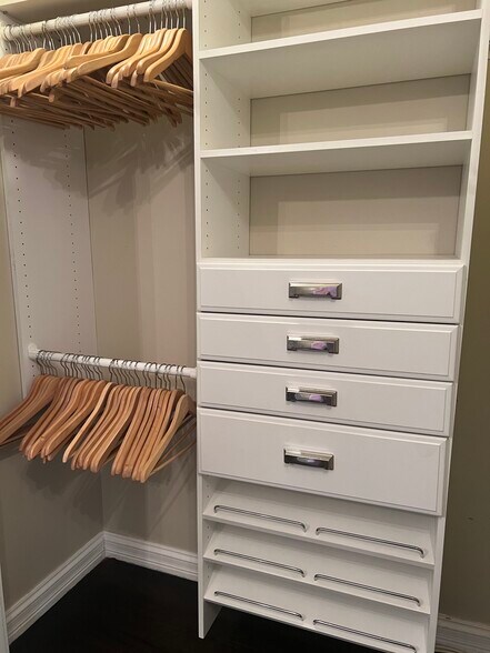 Building Photo - 9121 Niles Center Rd