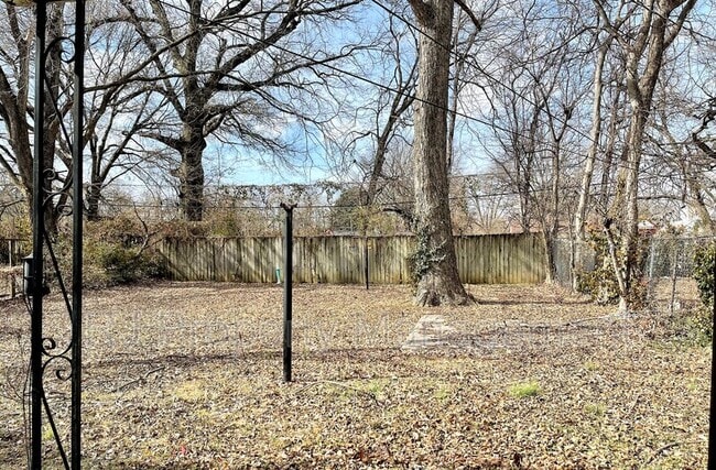 Building Photo - 1639 Shadowlawn Blvd