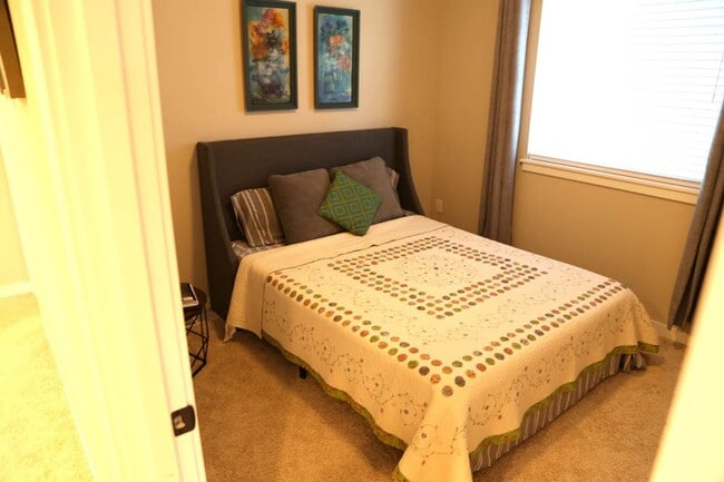 Building Photo - Short Term Leases! Furnished, Low Maintenance, Sweeping Views