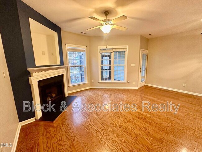 Building Photo - 27 Great View Ct