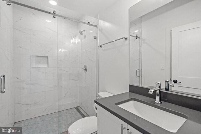 Building Photo - 1130 Penn St NE