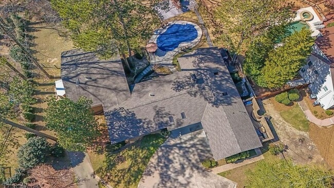 Building Photo - 505 River Valley Rd NW