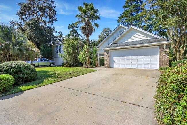 Building Photo - 120 Oak Ridge Cir