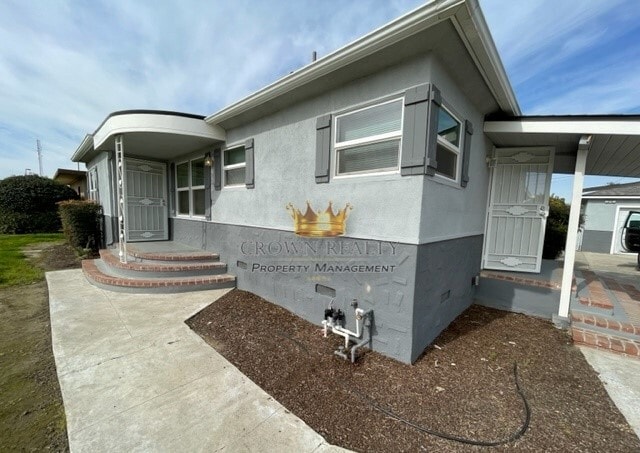 Building Photo - 950 Windsor Dr