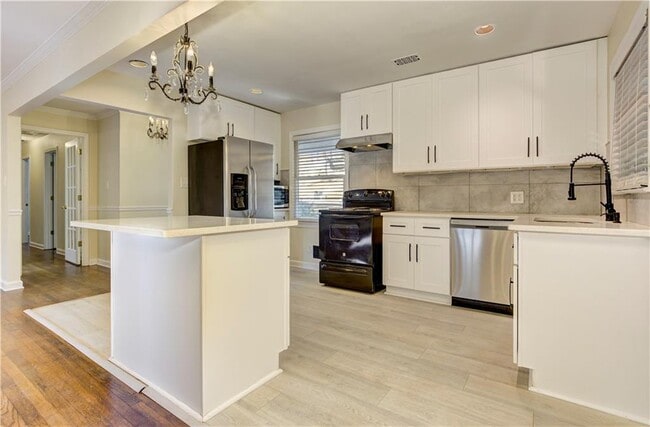 Building Photo - 465 Windsor Parkway