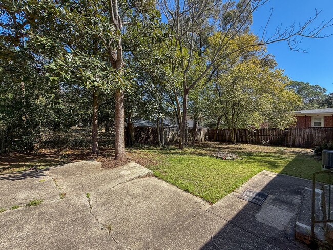 Building Photo - 3 Bedroom 2 Bath Home for Rent in Pensacola!