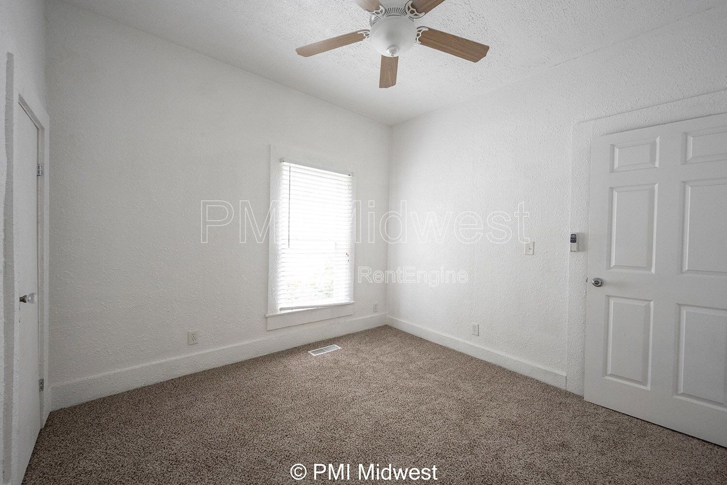 Building Photo - 1433 W 5th St