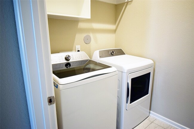 Building Photo - 9442 Starlight Oak Dr