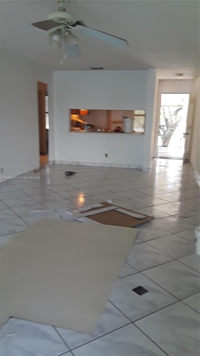 Building Photo - 206 Lake Pointe Dr