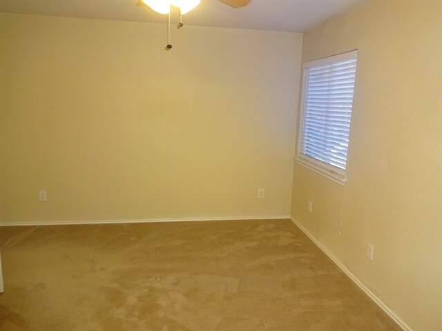 Building Photo - 2844 Deerfern Ln