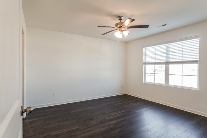 Building Photo - 5688 Timber Leaf Lp