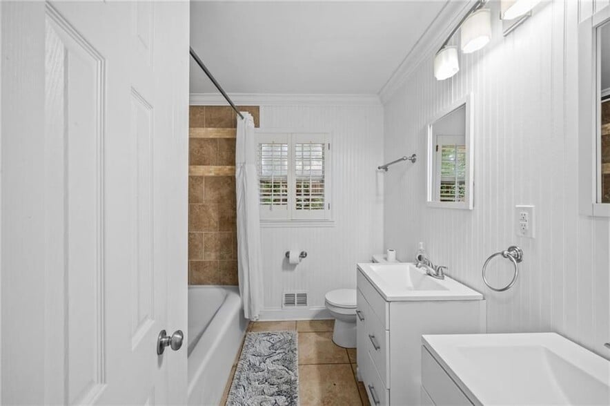 Building Photo - 4839 Lehigh Dr