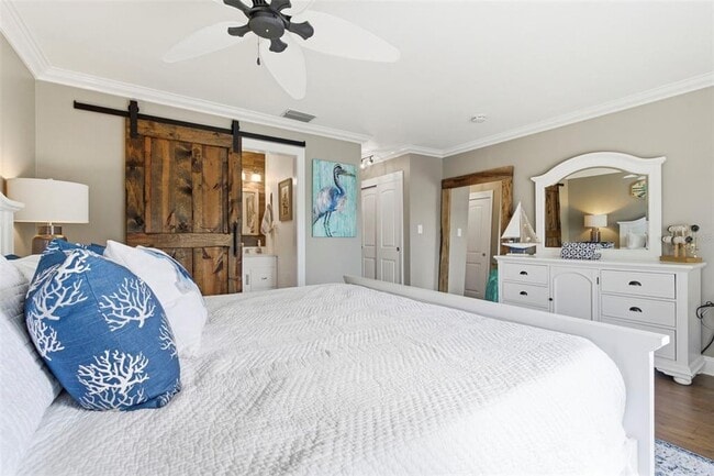 Building Photo - 4751 Coquina Key Dr SE