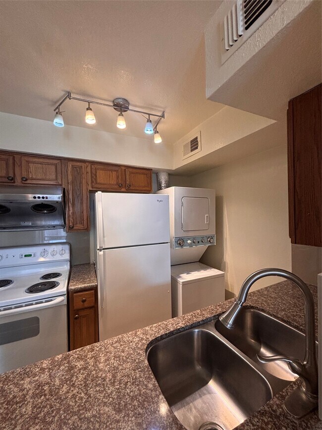 Building Photo - 2110 Wilcrest Dr