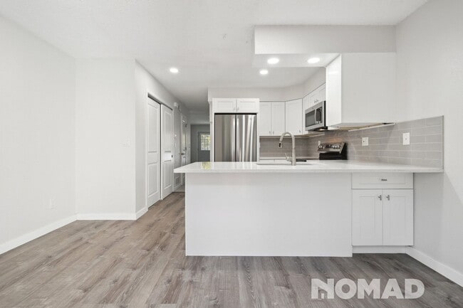 Building Photo - Charming 3BR Townhome in Centennial