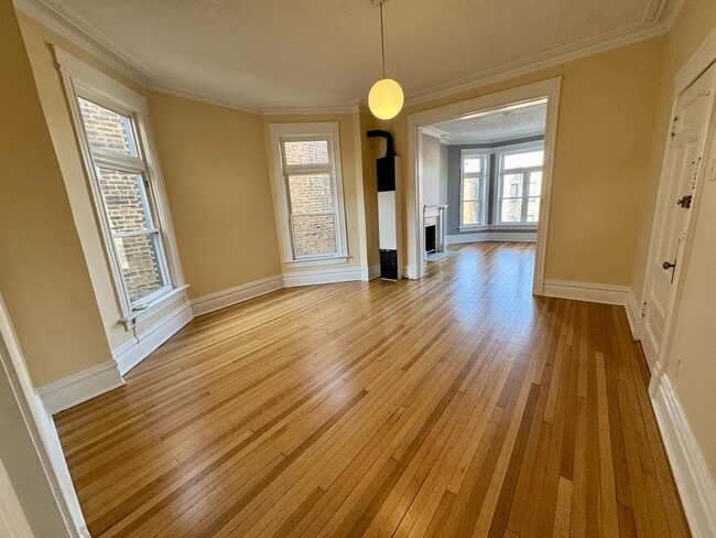 Building Photo - 1331 N Maplewood Ave