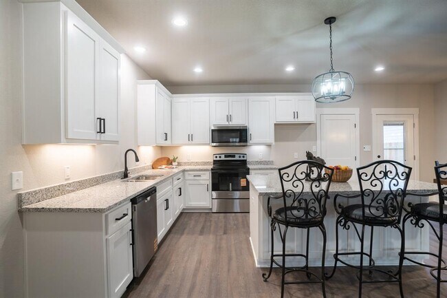 Building Photo - 306 String Pr Wy