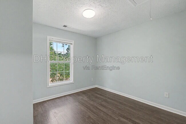 Building Photo - 1167 Hubbard St SW
