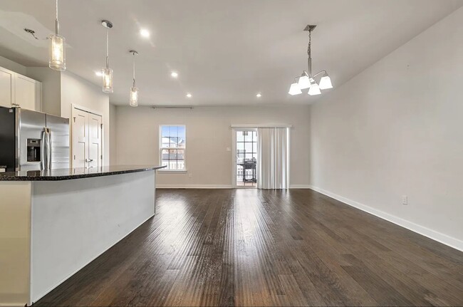 Building Photo - Elegant and Spacious 3-Bedroom, 2.5-Bath E...