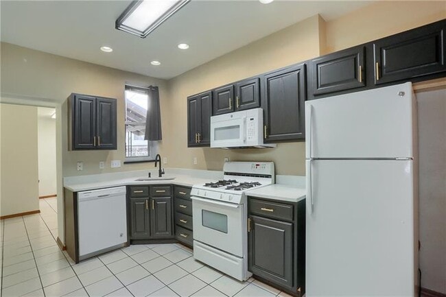 Building Photo - 2810 Sarah St