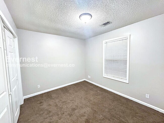 Building Photo - Limited Time Special Offer / 5 Bed, 3.5 Bath Home with Attached Garage / Pet-Friendly / Vouchers ...