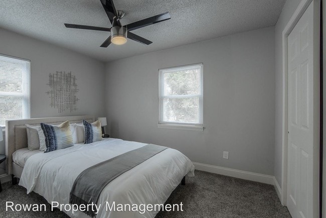 Building Photo - 2 br, 1 bath Apartment - 423-427 Maple Blvd.