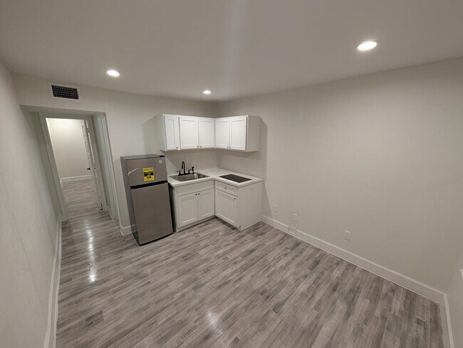 Building Photo - 7212 Corpus Christi St