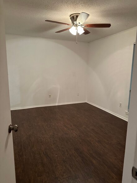 Building Photo - 5653 Encino Cv