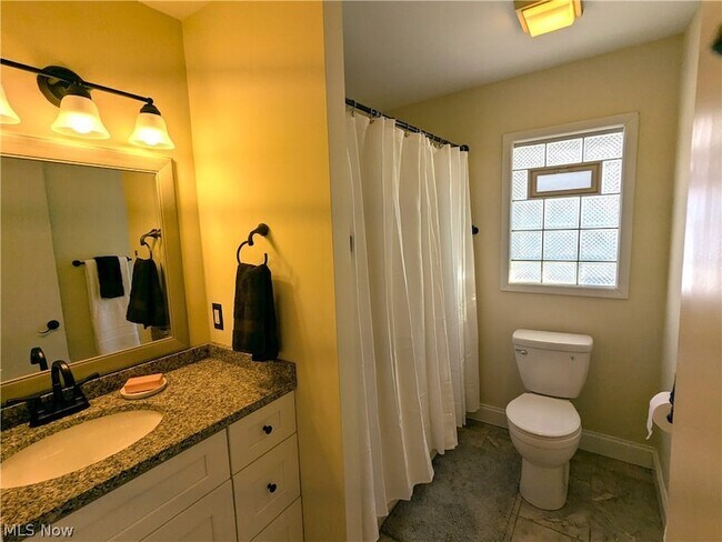 Building Photo - 5653 Cumberland Dr