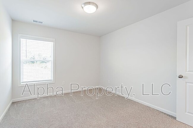 Building Photo - 19 Apricot Ln