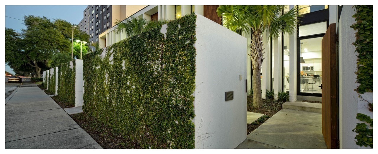 Courtyard Entryway - 154 2nd St SW