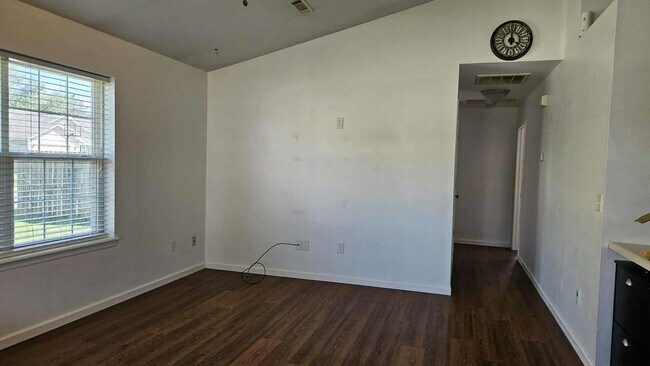 Building Photo - 1660 Tanglewood Ln