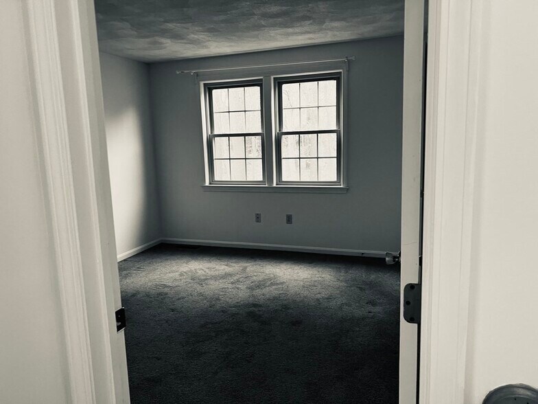 Building Photo - 16 Montvale Ave