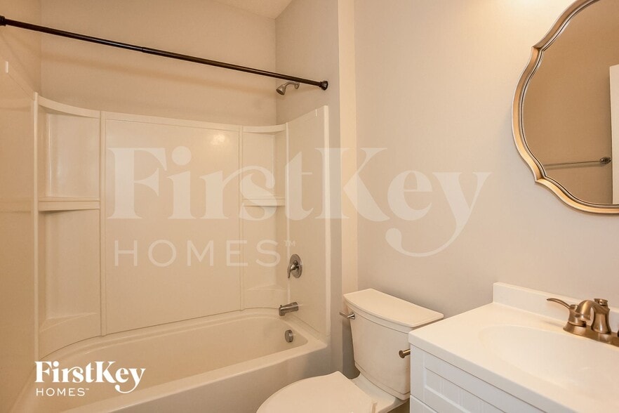 Building Photo - 2840 Chalbury Dr