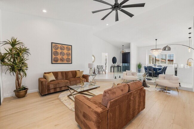 Building Photo - 47215 Heliotrope Dr